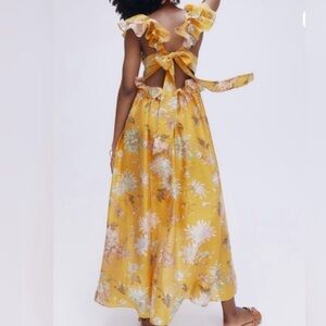 H&M
Floral Ruffle Maxi Dress
Size: M